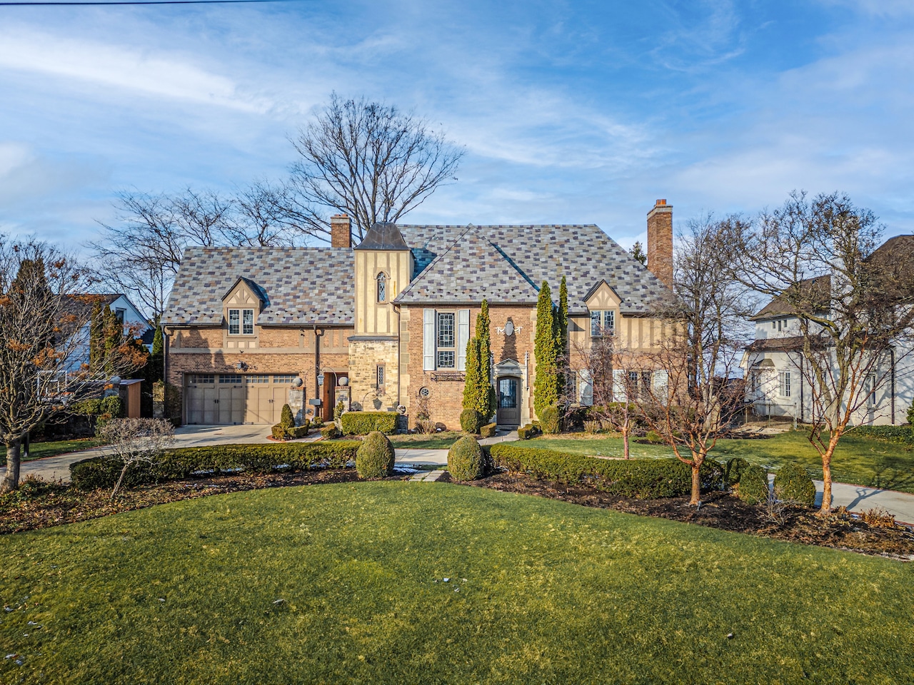 Travis Kelce 5.35 Million Ohio Home Features Eight Bedrooms Eleven Bathrooms and Lake Erie Views