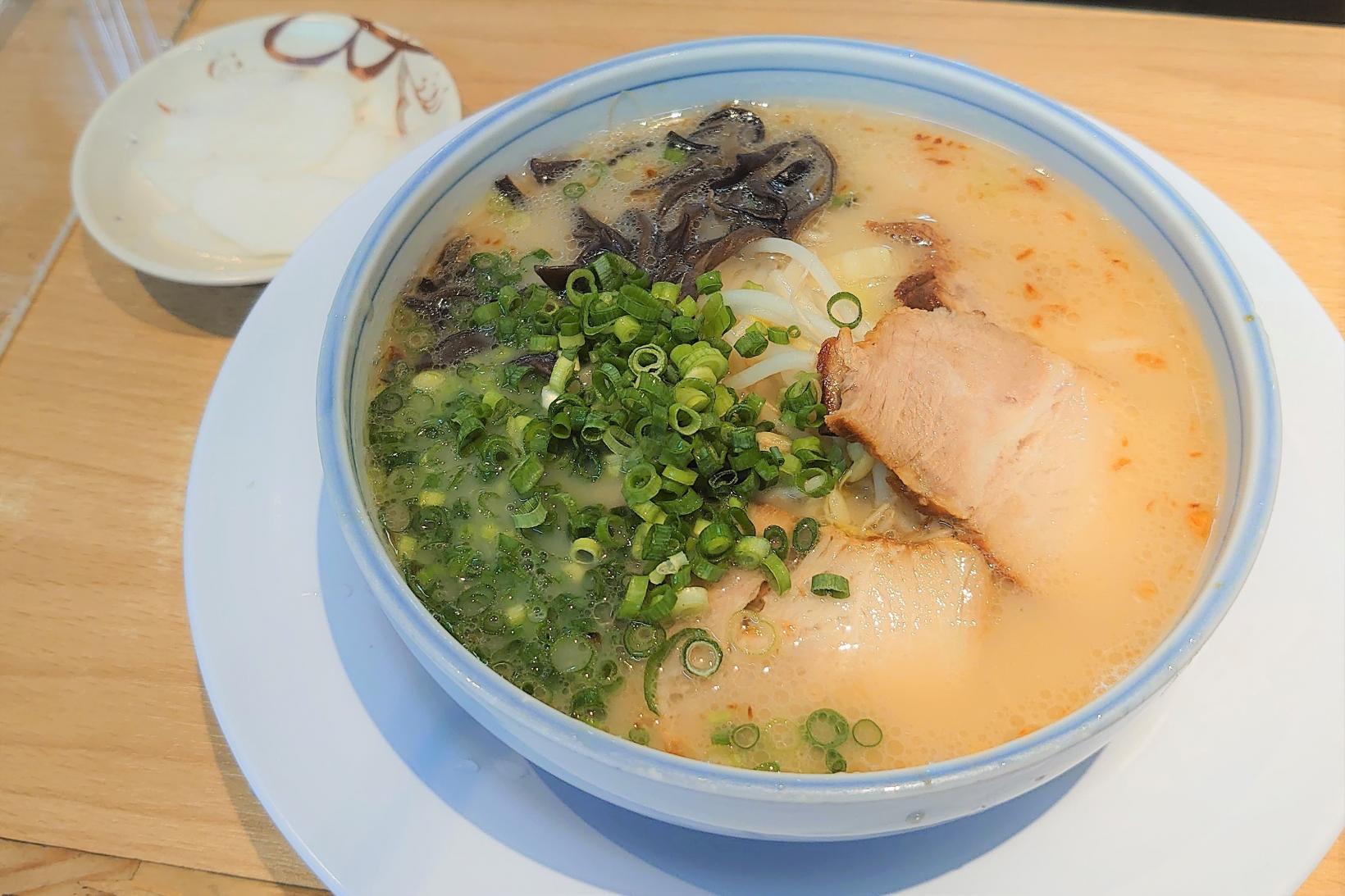 鹿児島ラーメン小金太の魅力徹底解剖！行列必至の名物炒飯と深夜の味