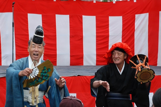 万歳の意味と驚きの由来｜手のひらの向きや「お手上げ」の真相を解説