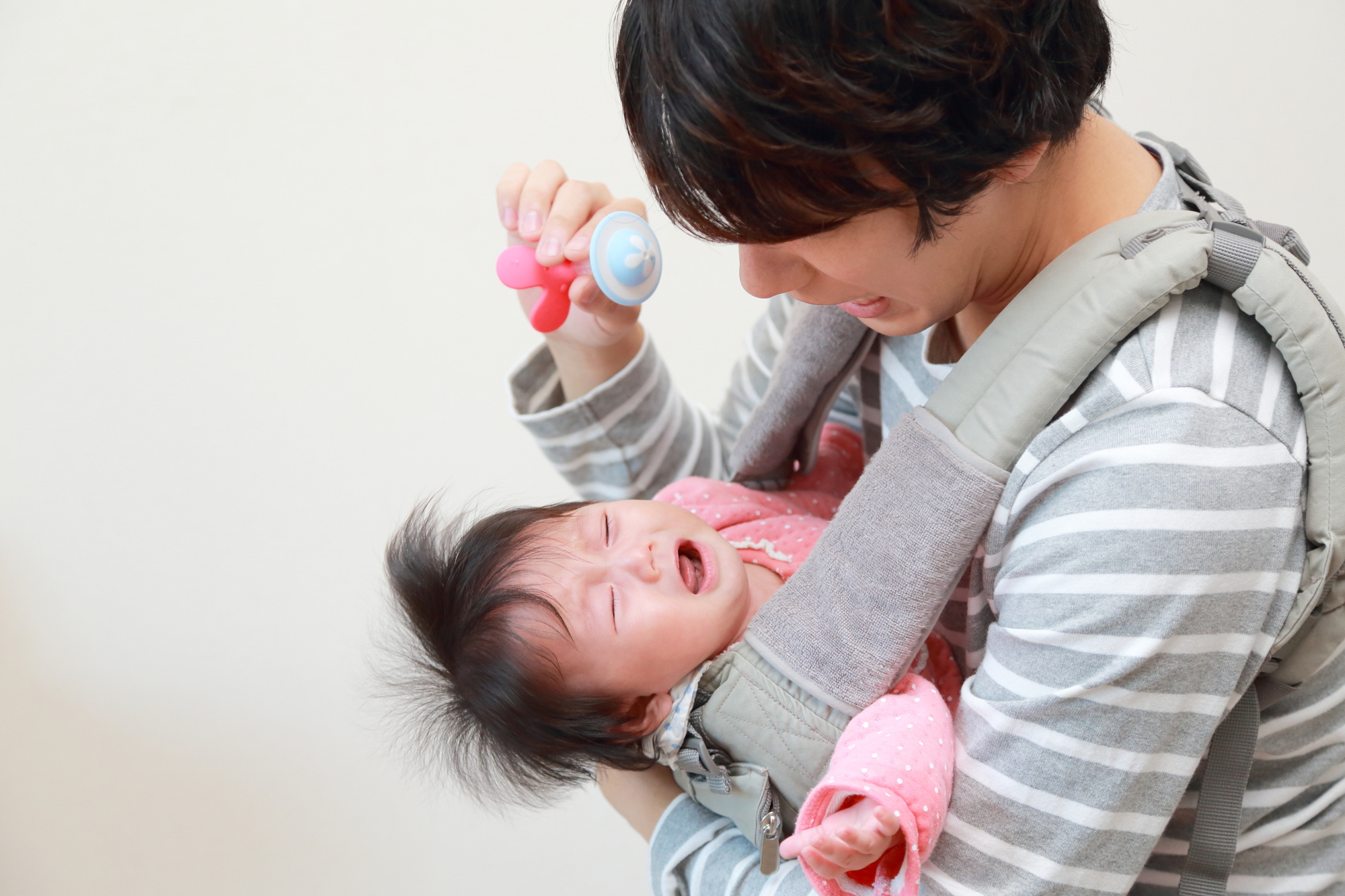 赤ちゃんの首すわり前事故対策｜首カクンと落下の真相【2026年最新】