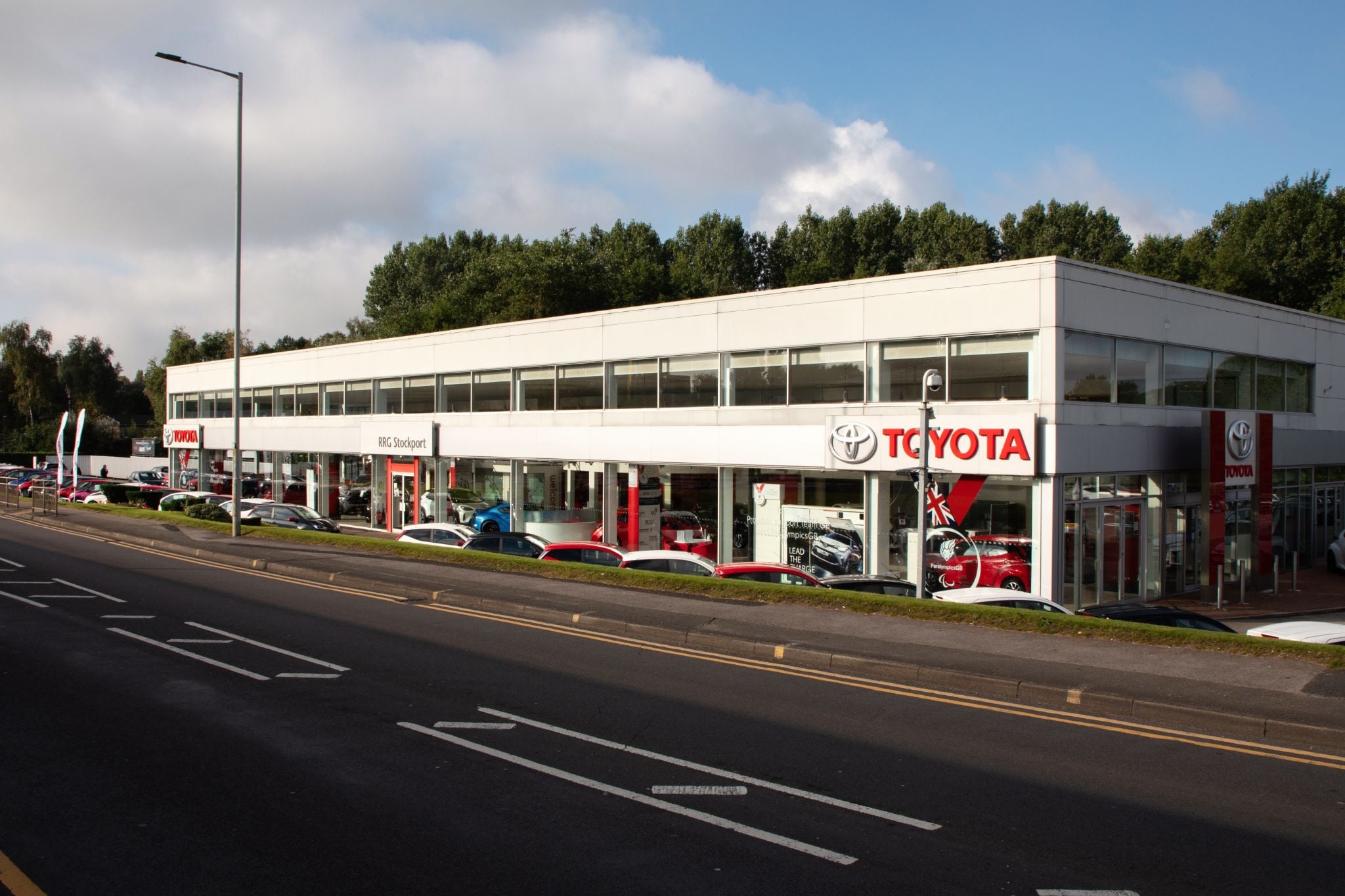 Rrg Toyota Stockport St Marys Way Stockport Sk1 4Ah