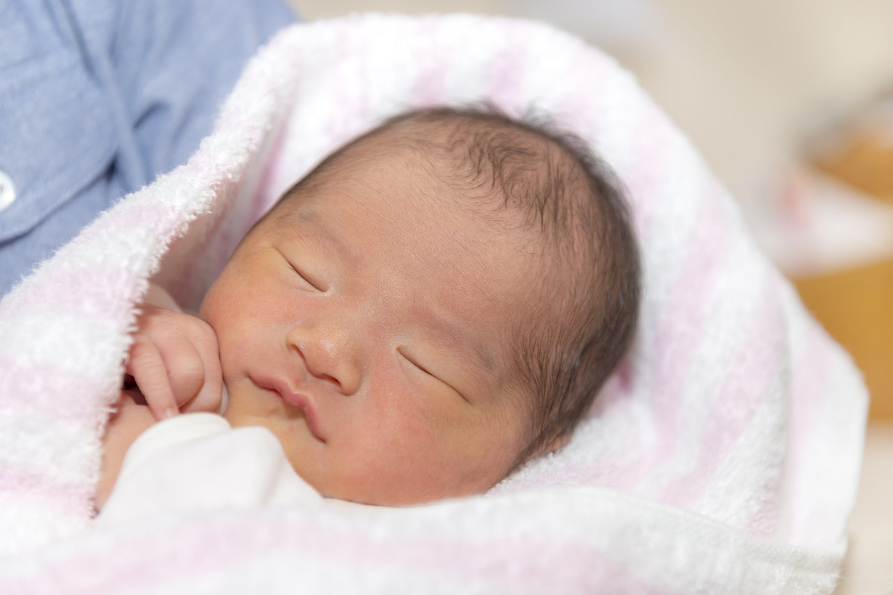 生まれたての赤ちゃんは想像と違う？助産師が明かす真実と育児の全貌