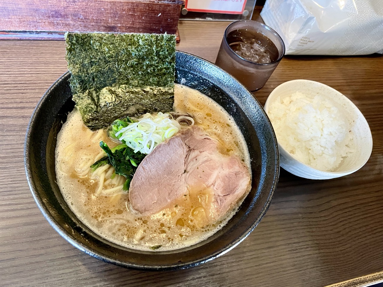 京都一乗寺「びし屋」の濃厚豚骨醤油ラーメン！行列の真相と実食評価