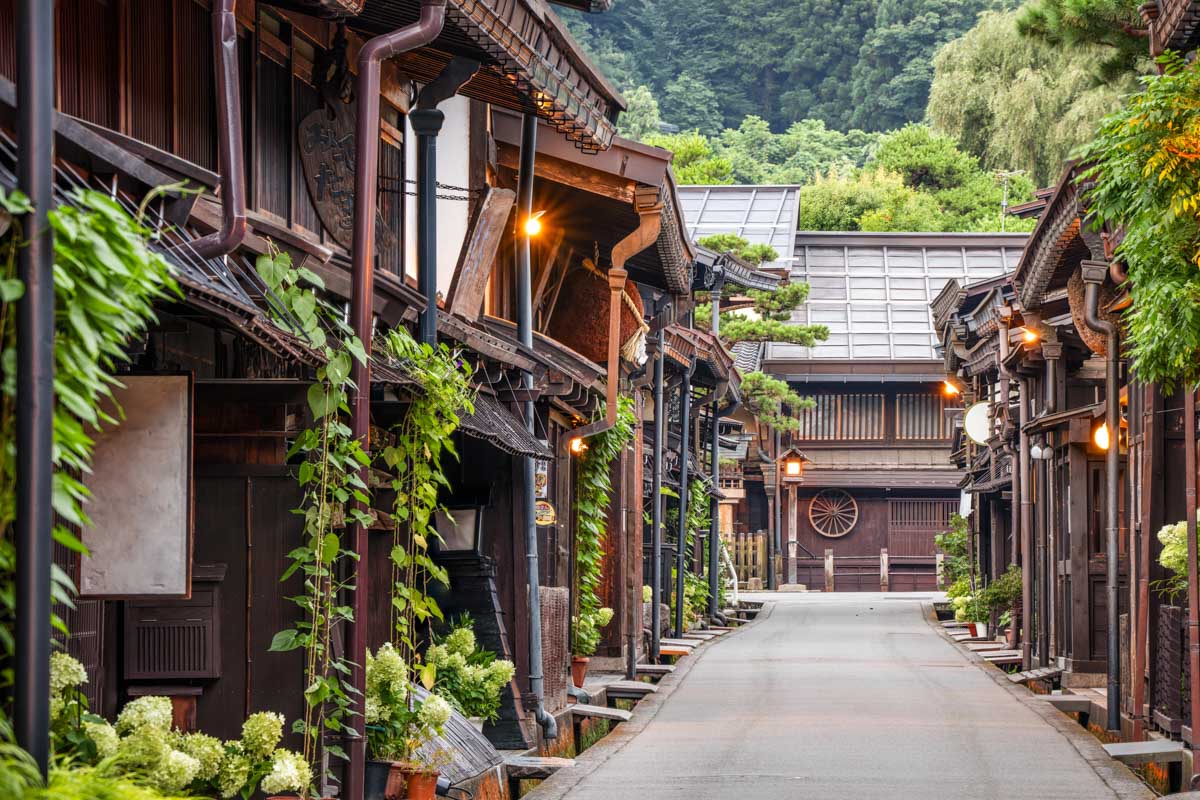 飛騨高山古い町並みの魅力解剖！混雑回避と絶品グルメ2026最新取材