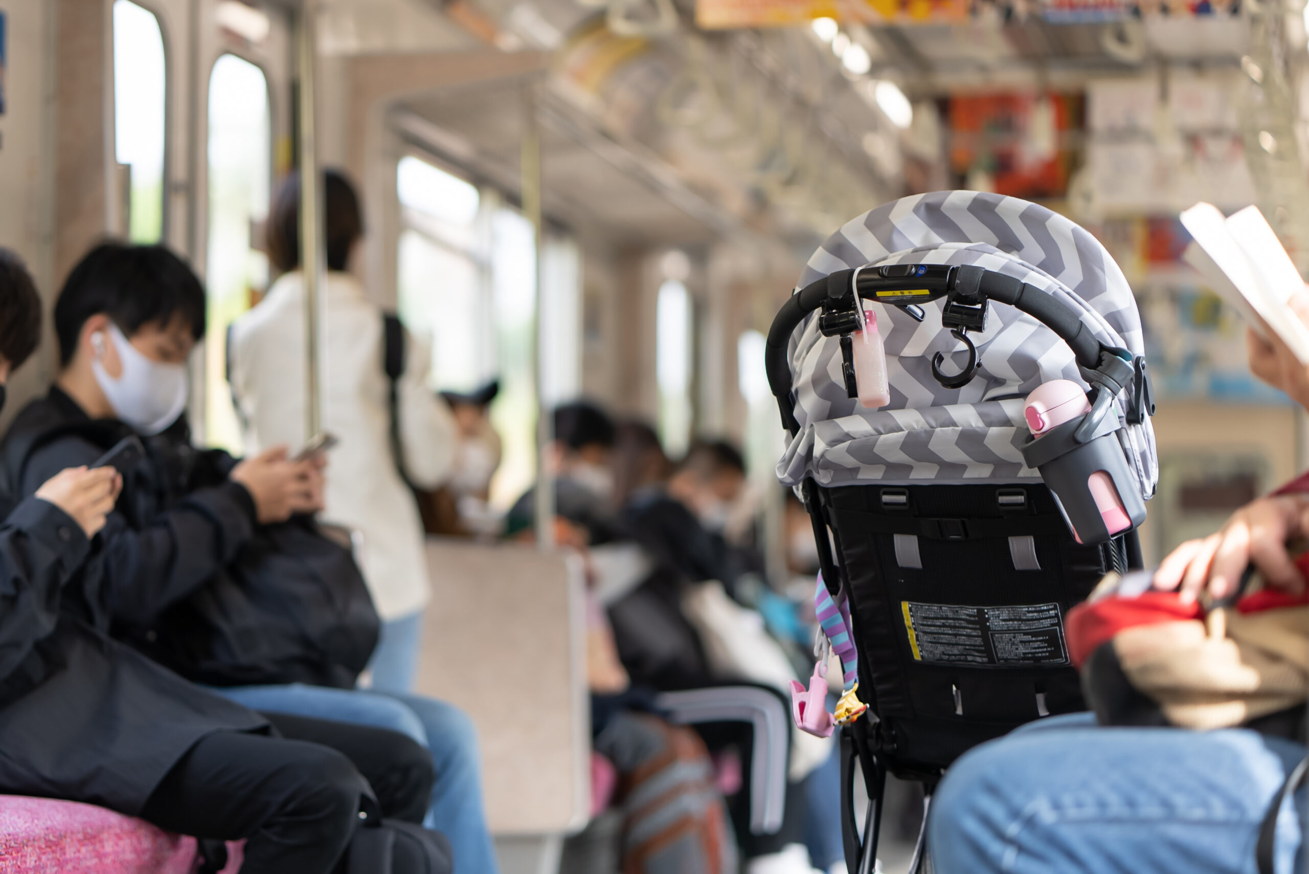 電車でベビーカーはたたむべき？国交省の公式ルールと賛否の真相