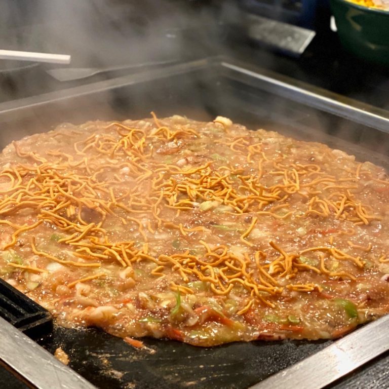月島もんじゃ蔵の行列を制す！名物明太子クリームと極秘トッピング
