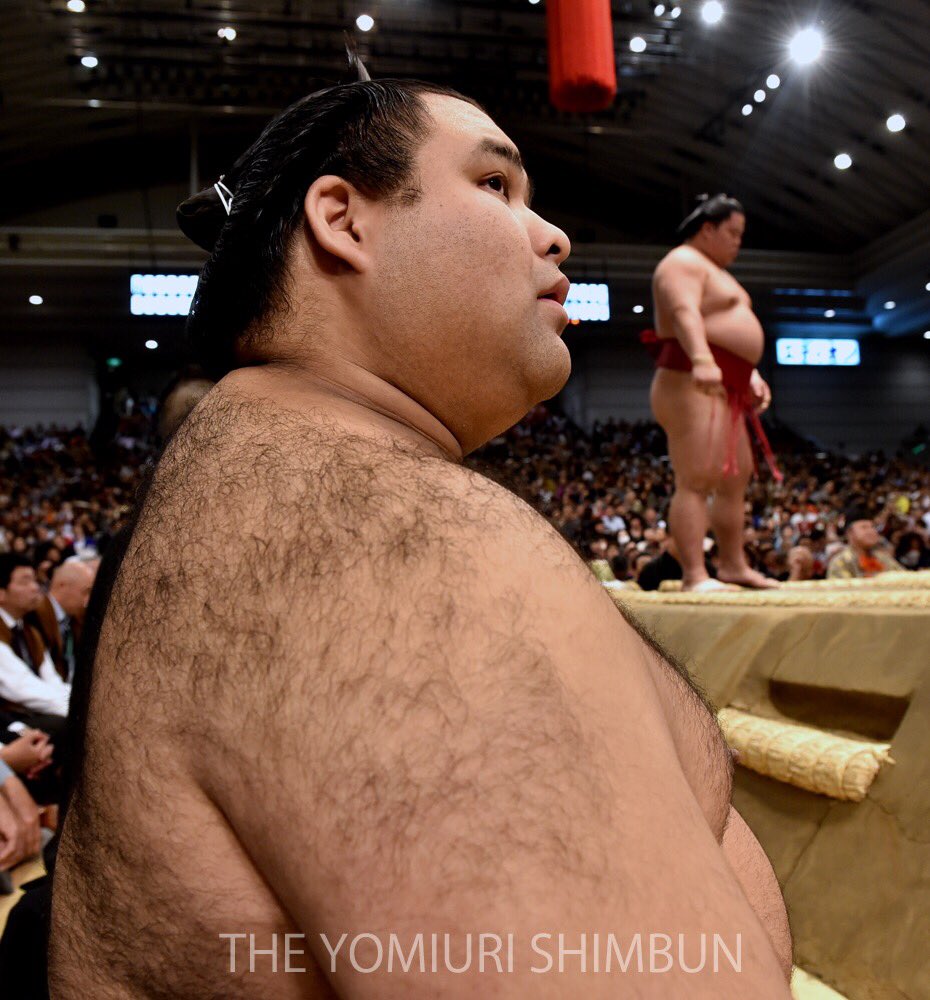 高安の毛が濃い理由とは？胸毛や背中の毛の真相と剃らない背景