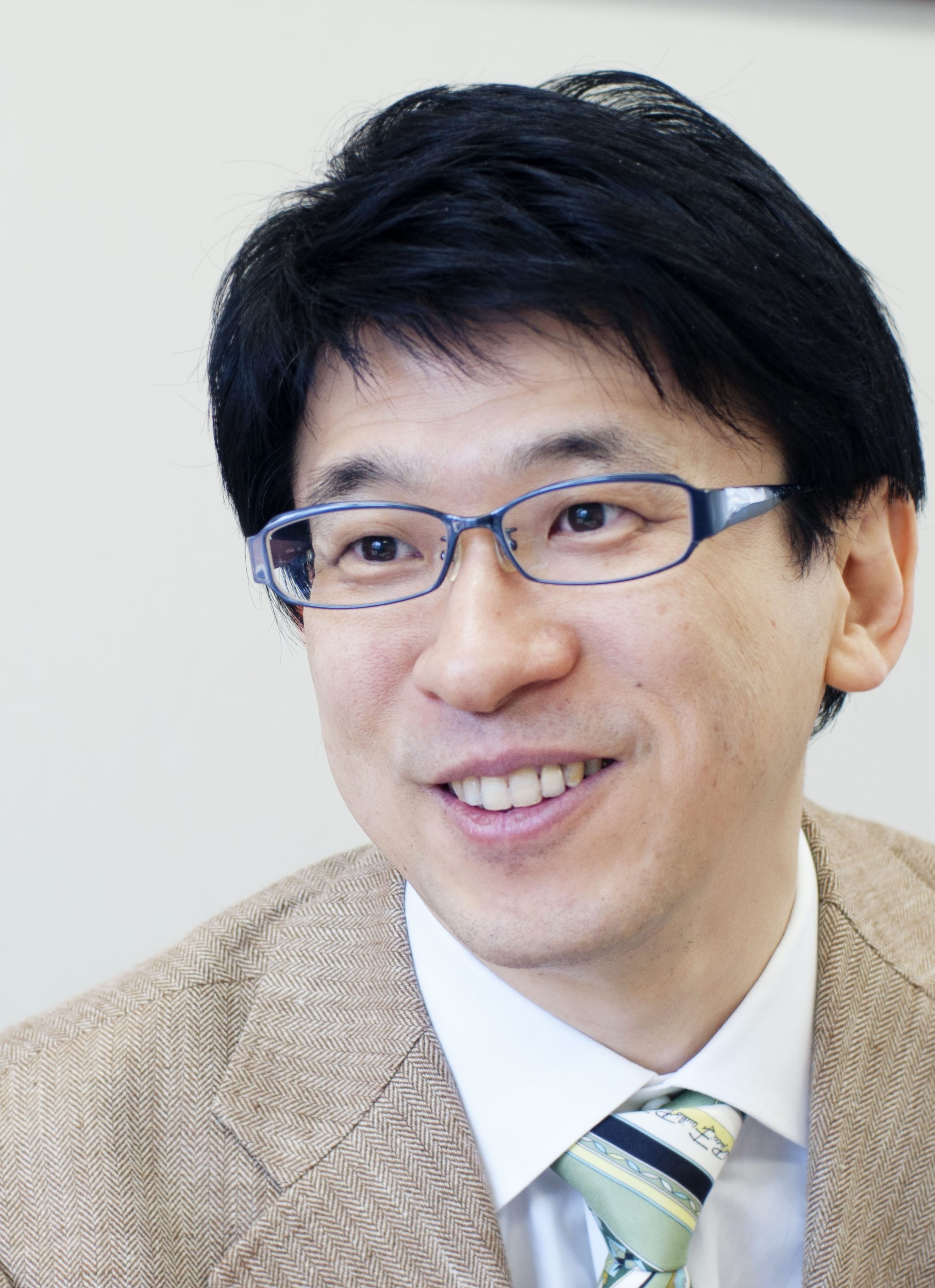 明治大学・斎藤孝の現在地！声に出す読書術と雑談力が生んだ人気の真髄