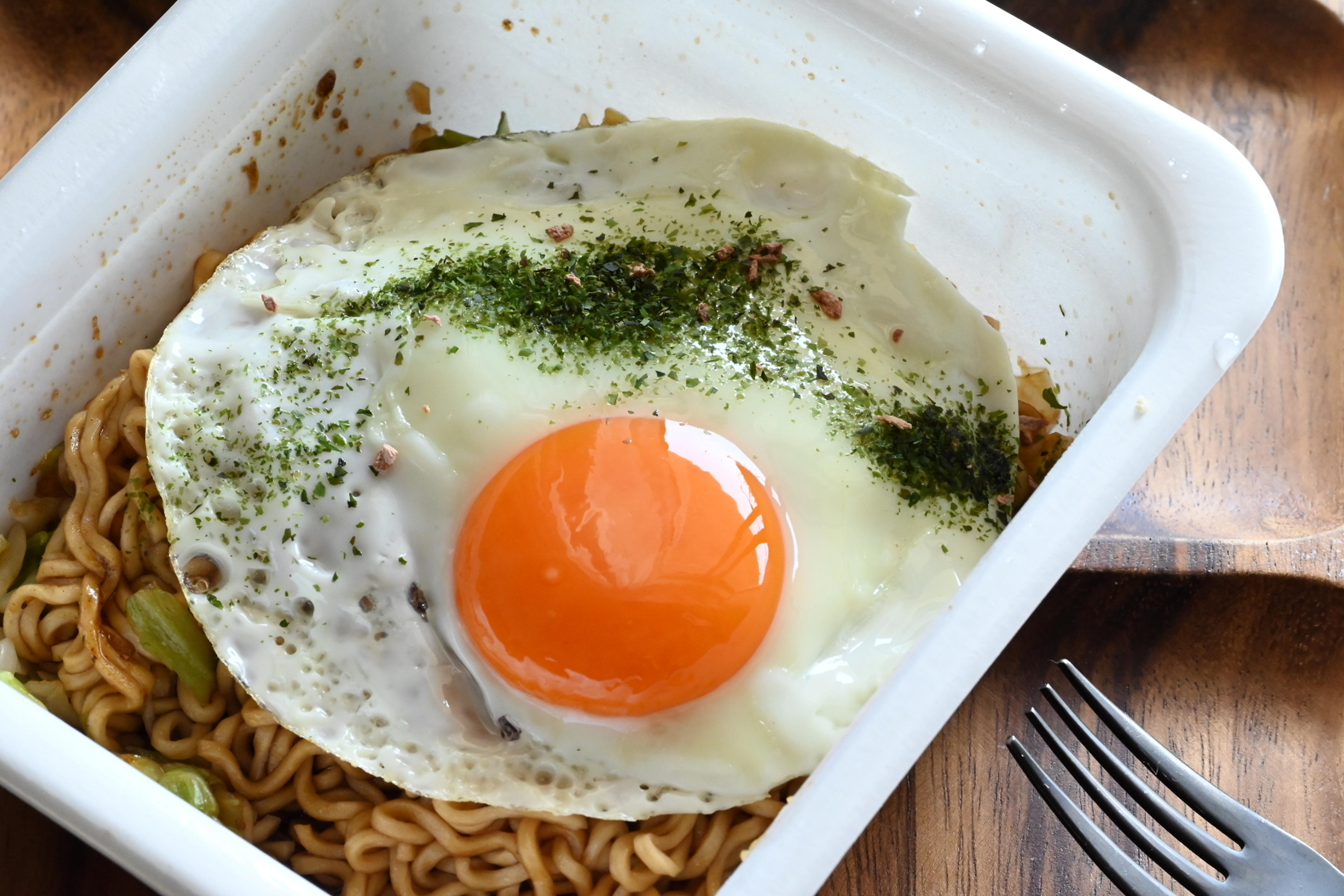カップ焼きそば激変アレンジ2026！名作を本格派に変える禁断の裏技