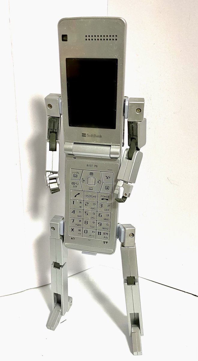 ガラケーロボットの正体とは？歴代変形トイからロボホン最新動向まで追跡