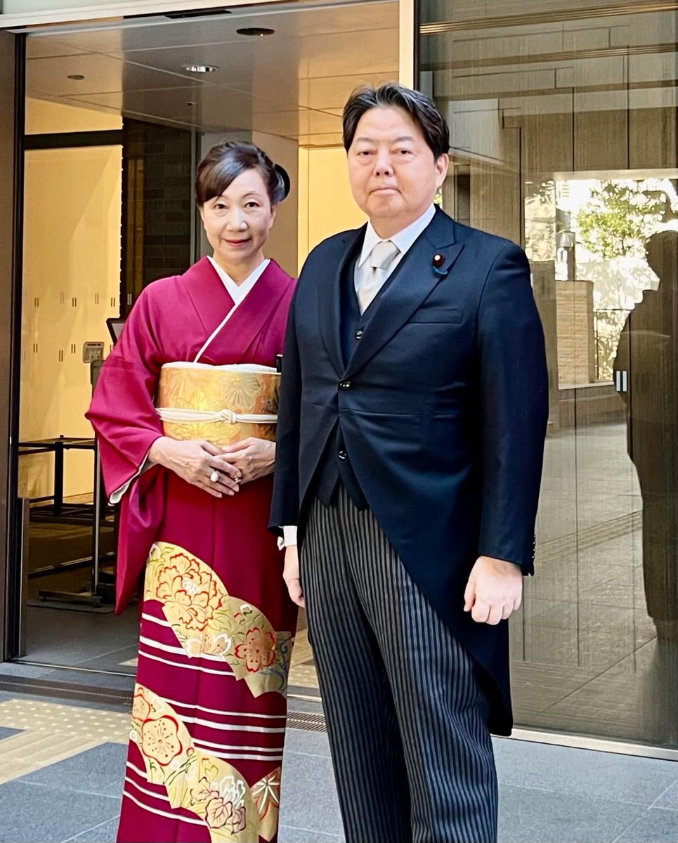 林芳正の妻・林裕子とは？東大卒教授の華麗な経歴と夫婦の素顔