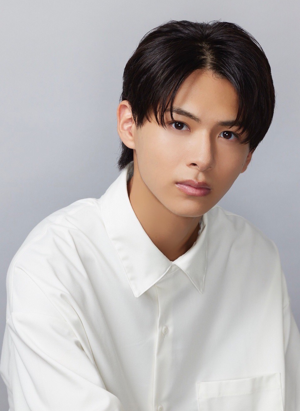 小宮璃央の現在地——ヒーロー像を超えて実力派俳優へと疾走する23歳の今と未来