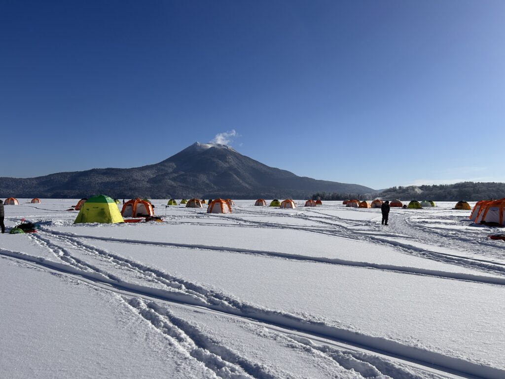 阿寒湖ワカサギ釣り2026最新！料金・釣れる時間帯と釣果の真相
