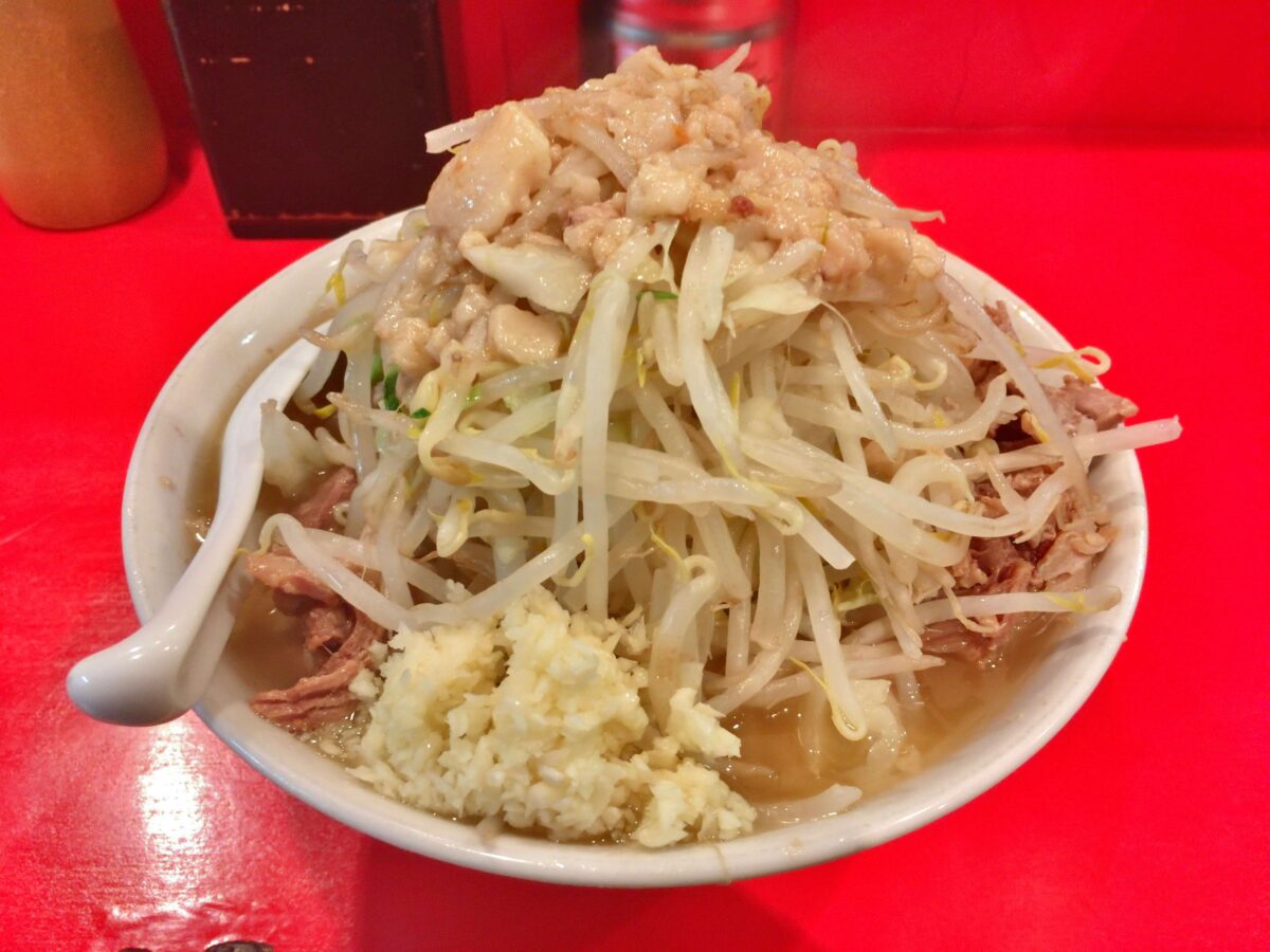 超極太麺の衝撃！ラーメン二郎府中店の魅力・並び方とコール完全解説