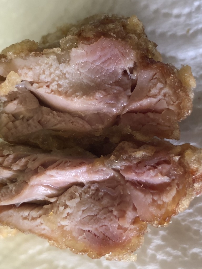 唐揚げの生焼けはピンクでも危険？食中毒の症状と確実な見分け方・対処法