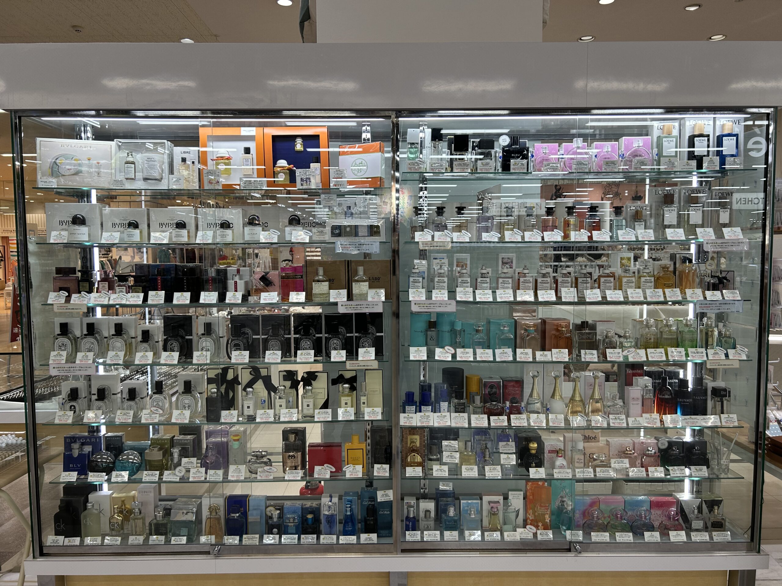 香水が売ってる場所はどこ？ドンキや薬局などお得に買える穴場店舗を徹底調査