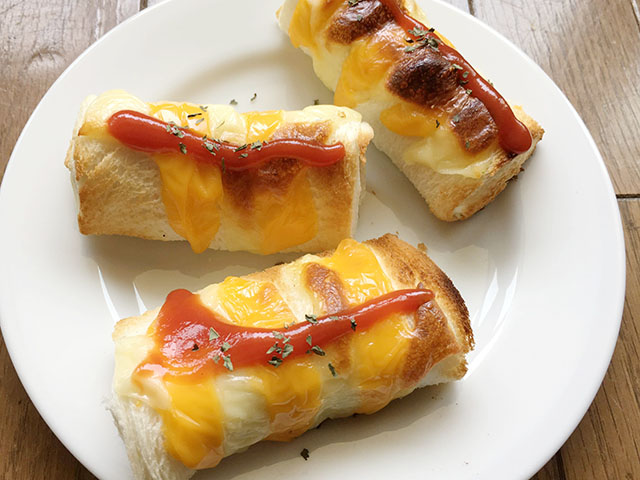 食パンで作る話題のチーズドッグ！フライパン一つで溢れ出す旨さ