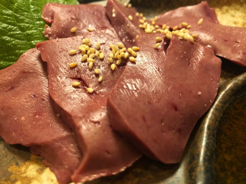 レバ刺しで当たる確率は何％？食中毒リスクと合法生レバーの真実