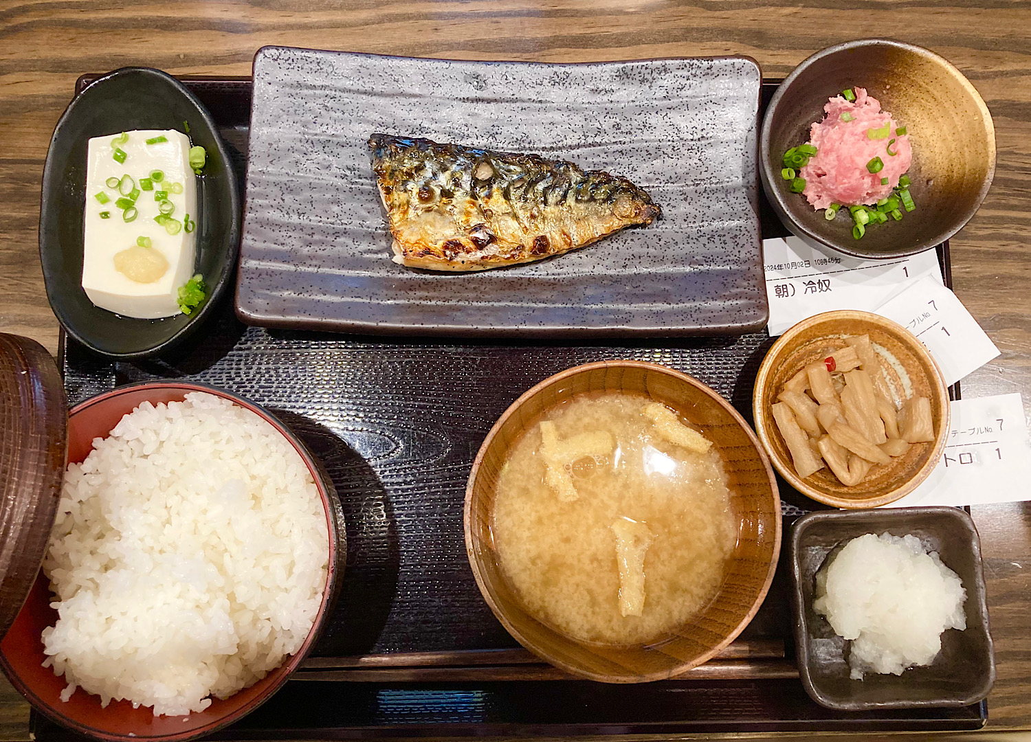 ワンコインの炭火焼き魚定食！しんぱち食堂モーニングの秘密