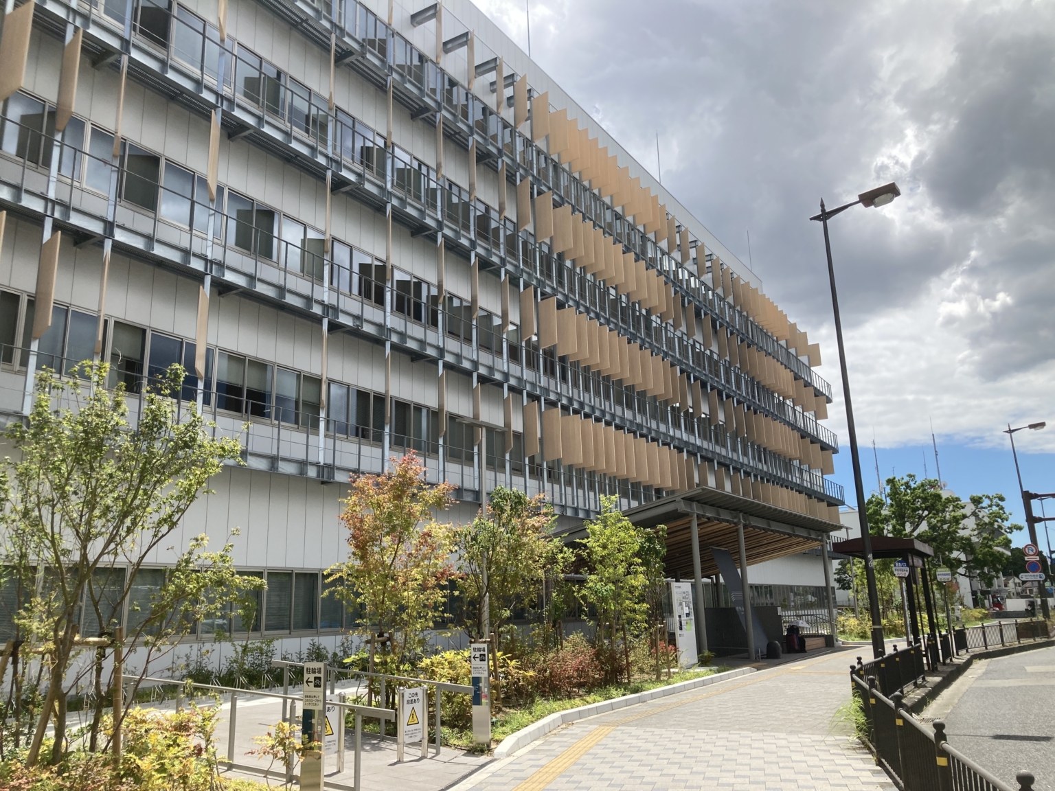 【2026年最新ルポ】隈研吾建築と最先端Dxが交差する「伊丹市役所」――開庁から数年、市民の日常を変えた次世代自治体のリアル