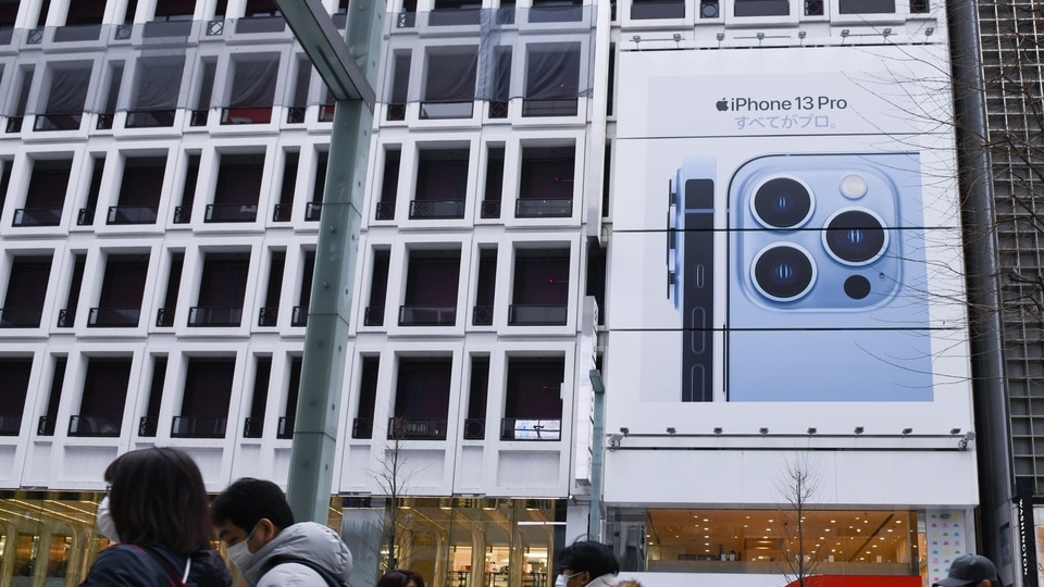 Why a Sky-High Iphone Price Tag Isn't a Threat to Apple Investors