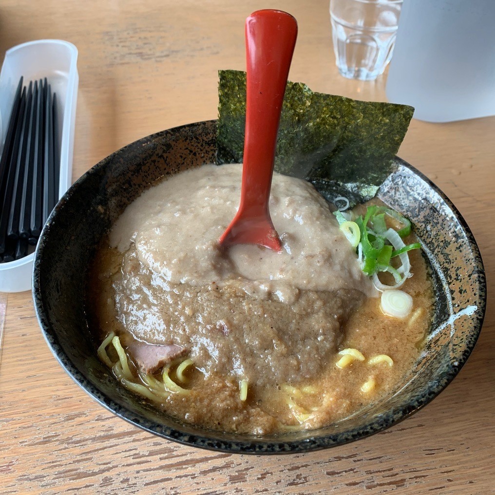 大岩亭の現在と閉店疑惑の真相！レンゲ立つ超濃厚麺と湯切りの咆哮