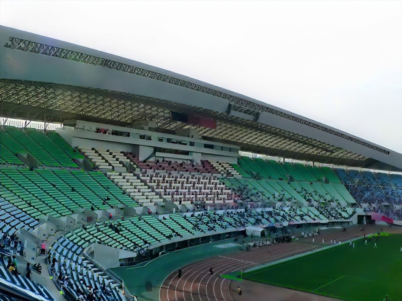 ヤンマースタジアム長居の座席見え方完全比較！天井席や雨天対策まで
