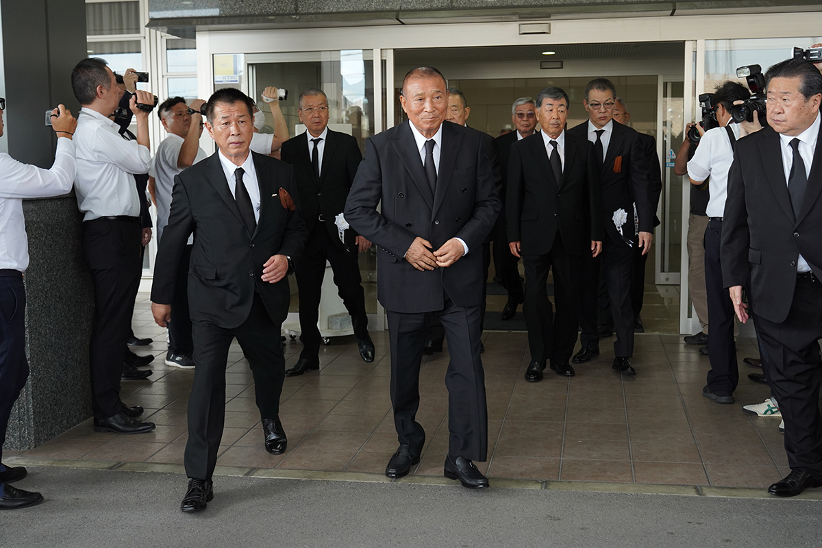 山口組葬儀の緊迫警備と真相｜焼香順が語る組織序列と2026年動向