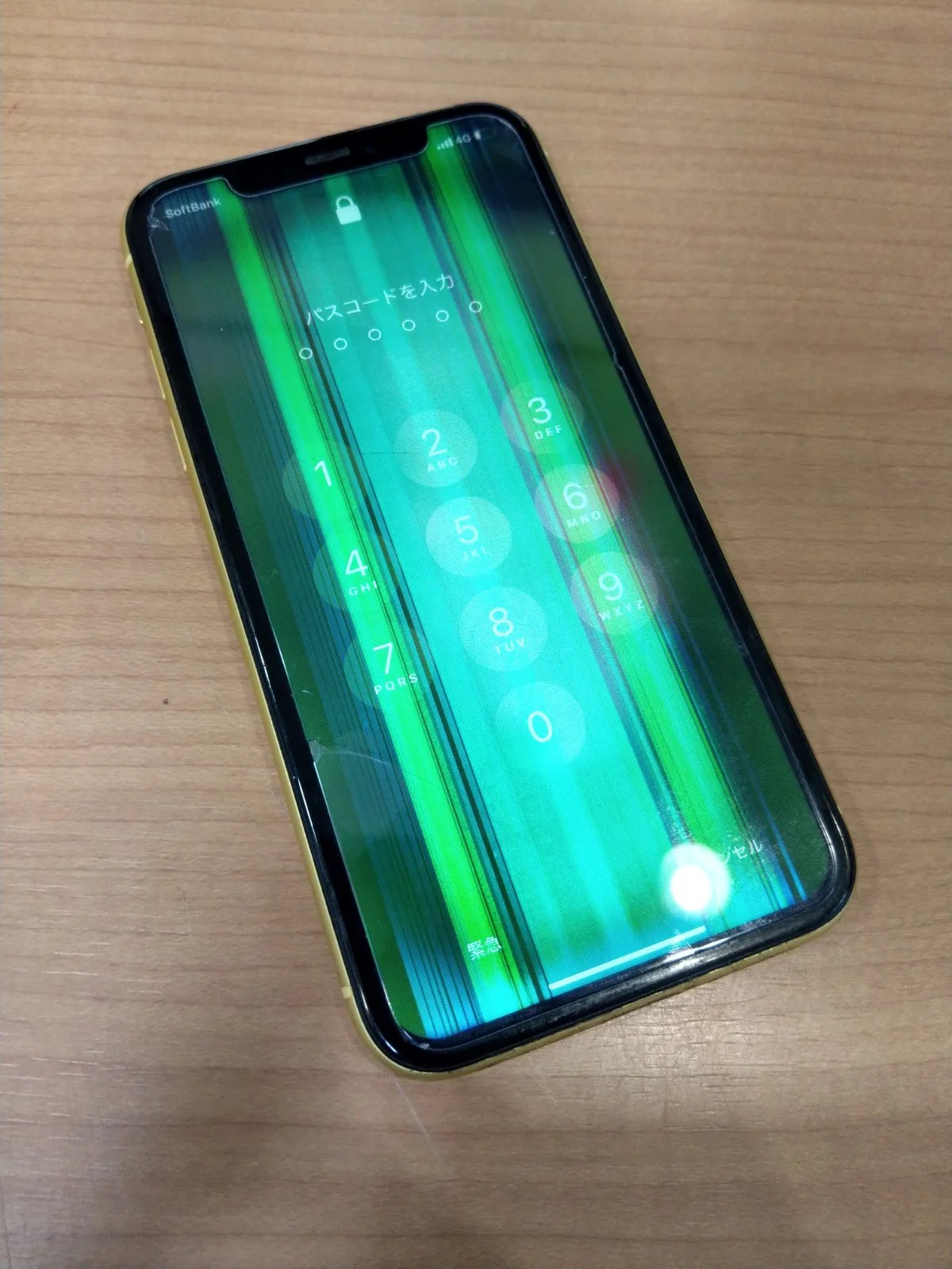 スマホ画面に突然の緑の線！原因と放置リスク・無償修理の条件を解説