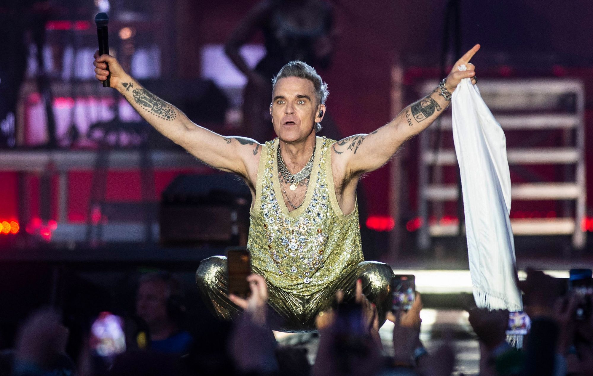What Time Does Robbie Williams Come on Stage