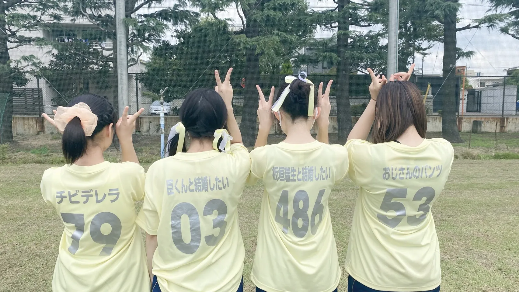 2026年クラスTシャツ背ネーム完全攻略！爆笑ネタからペアまで徹底解説
