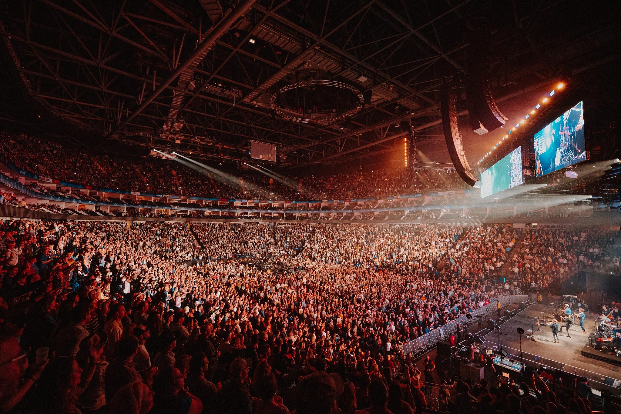 How Many People Can the O2 Hold