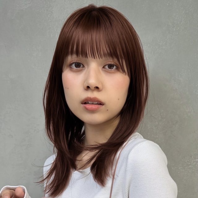 【2026年最新】小顔効果の絶対領域。「触覚ヘア」をストレートアイロンでプロ級に仕上げる極意