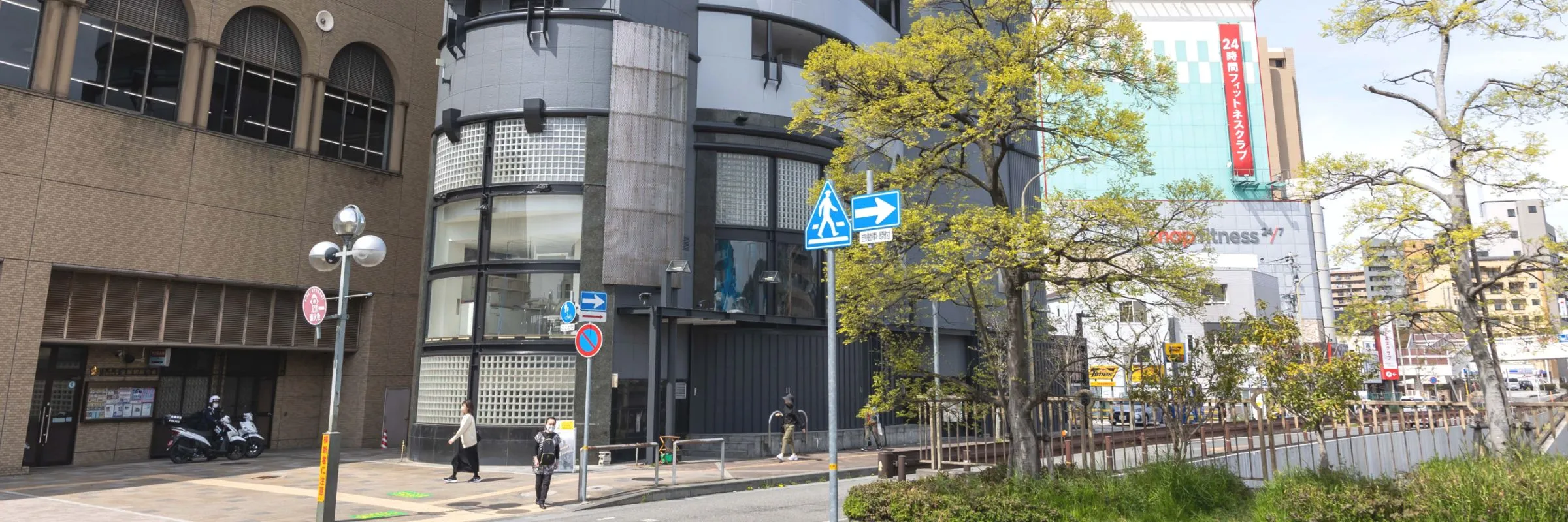 「サラリーマンの聖地」を塗り替えた怪物の正体――開業から1年余り、巨大飲食ビル「グランハマー新橋」が東京の夜にもたらした狂騒と地殻変動