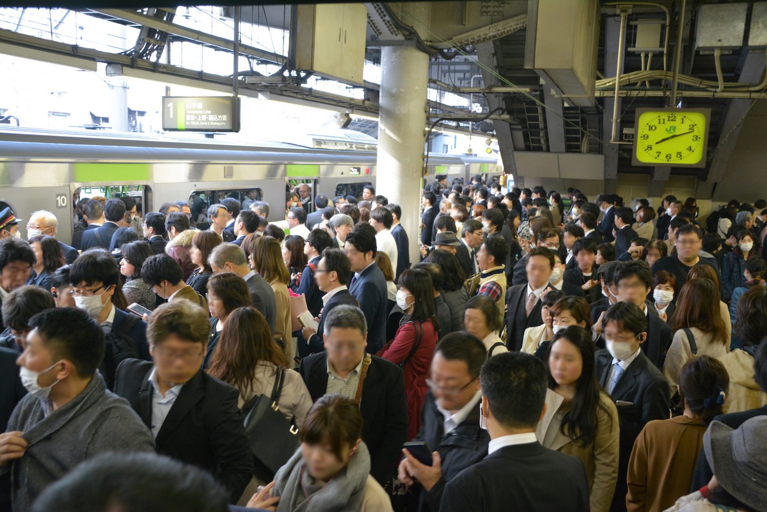 通勤ラッシュの混雑率ワースト路線と満員電車を回避する裏ワザ徹底解説