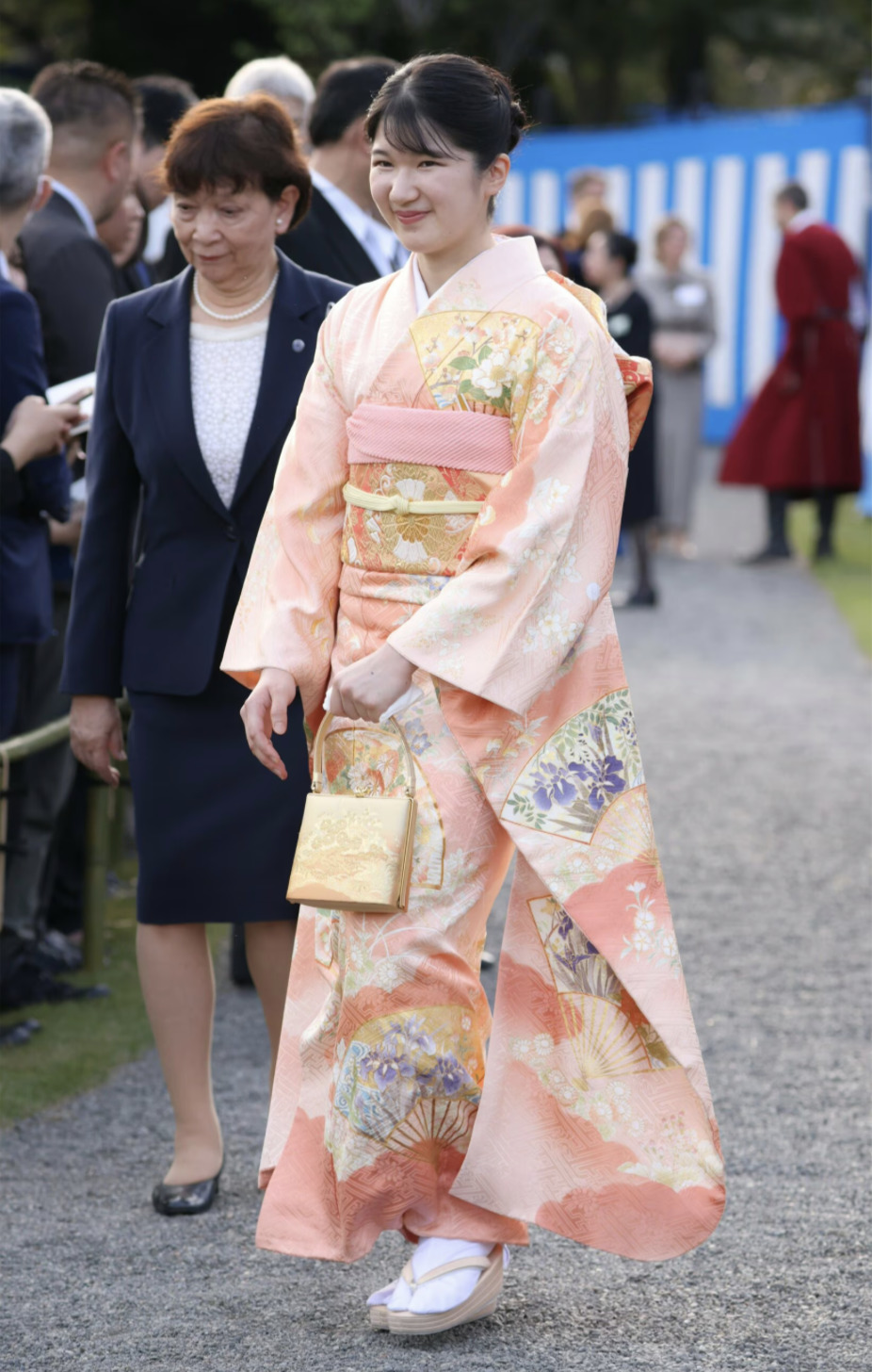 愛子さまの気品あふれる着物姿！園遊会振袖のこだわりと歴代和装
