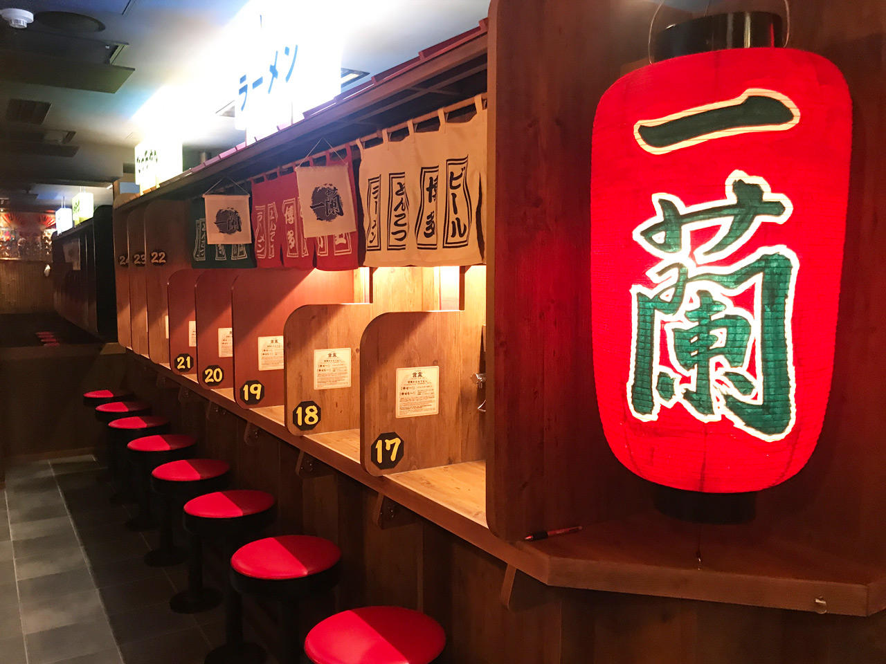 一蘭浅草店の混雑状況と待ち時間は？屋台館の魅力と穴場時間を徹底解説