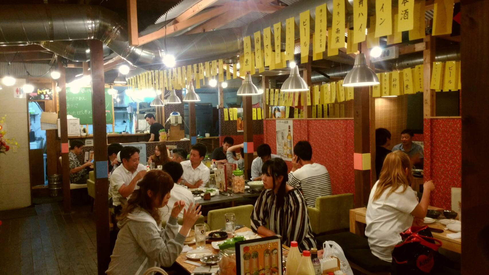 【2026年最新ルポ】レモンサワー50円の衝撃はなぜ続くのか？「それゆけ鶏ヤロー！」が変えるインフレ時代の居酒屋経済学