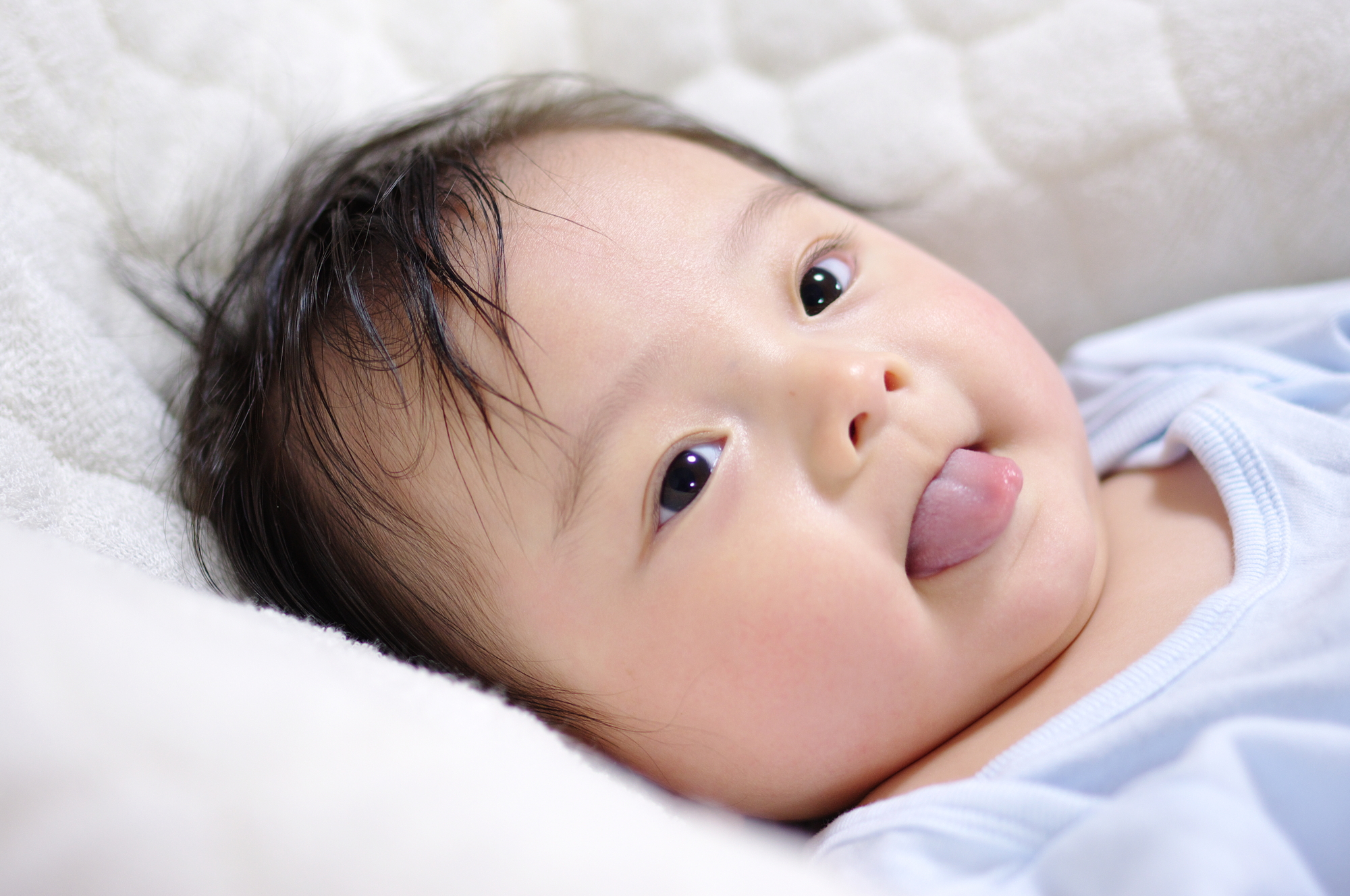 新生児が舌を出すのは病気の兆候？見逃せない受診目安と理由を徹底解説