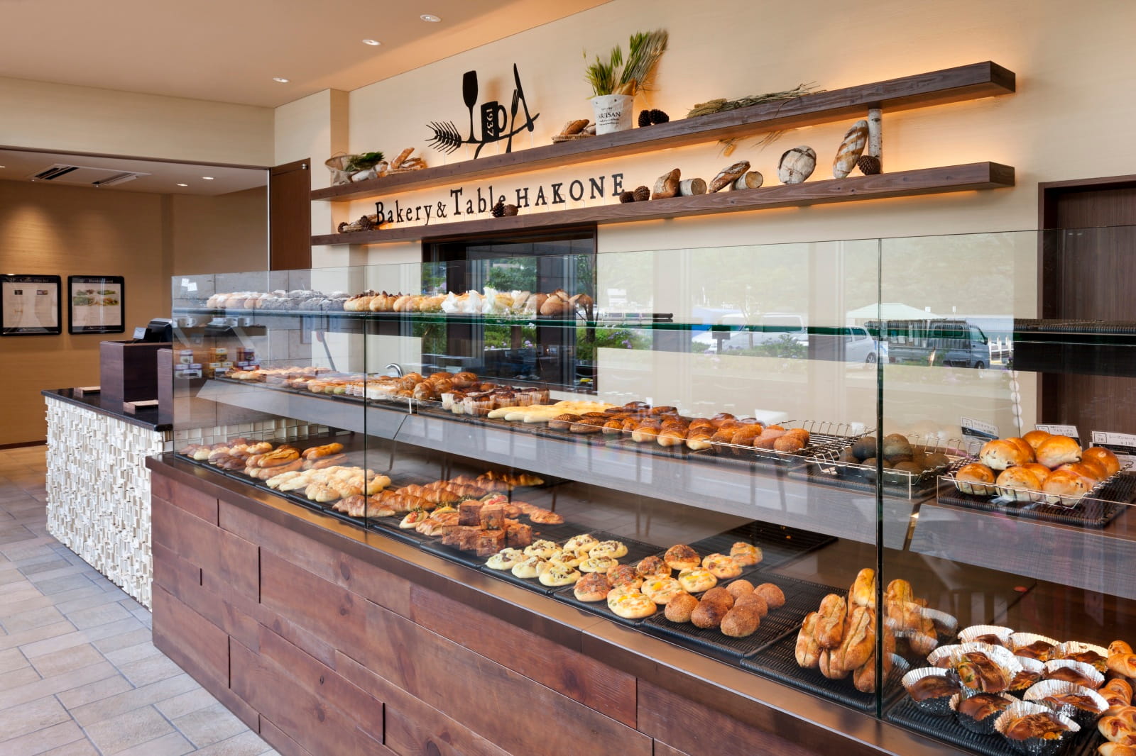 Bakery&Table箱根の足湯席と名物パン攻略法！混雑回避と最新実態