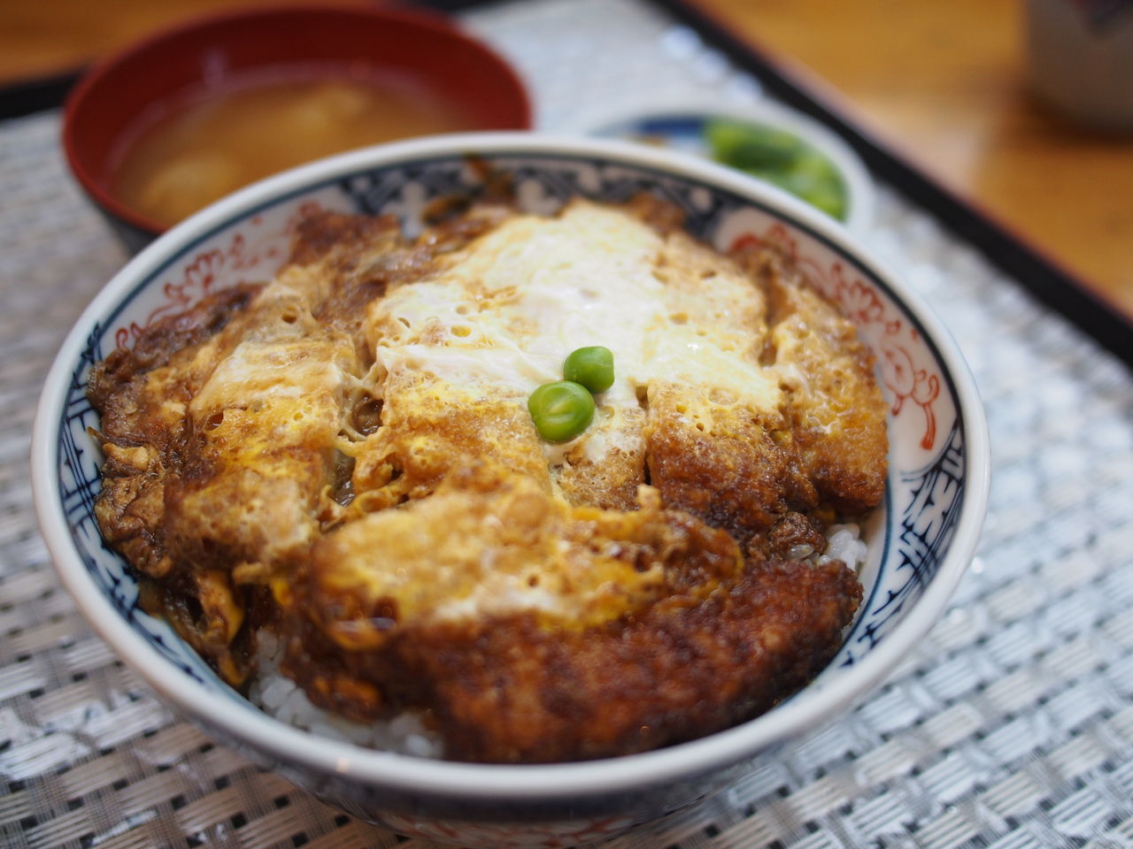 湯気とともに立ち上る甘辛い香りと極厚肉の衝撃！2026年、なぜ「会津 ソースカツ 丼」は世界中の美食家を惹きつけるのか？