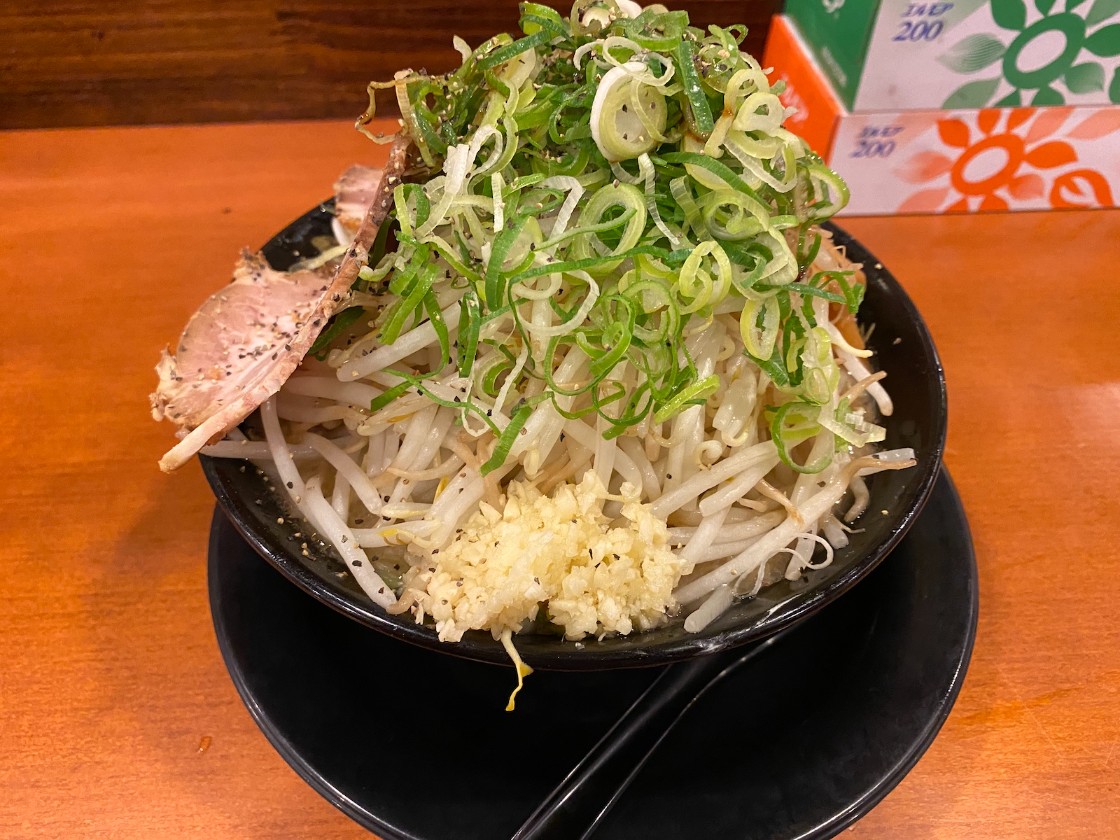 豚人栗東店を徹底解剖！名物とこ豚骨と選べる麺の真価と混雑実態
