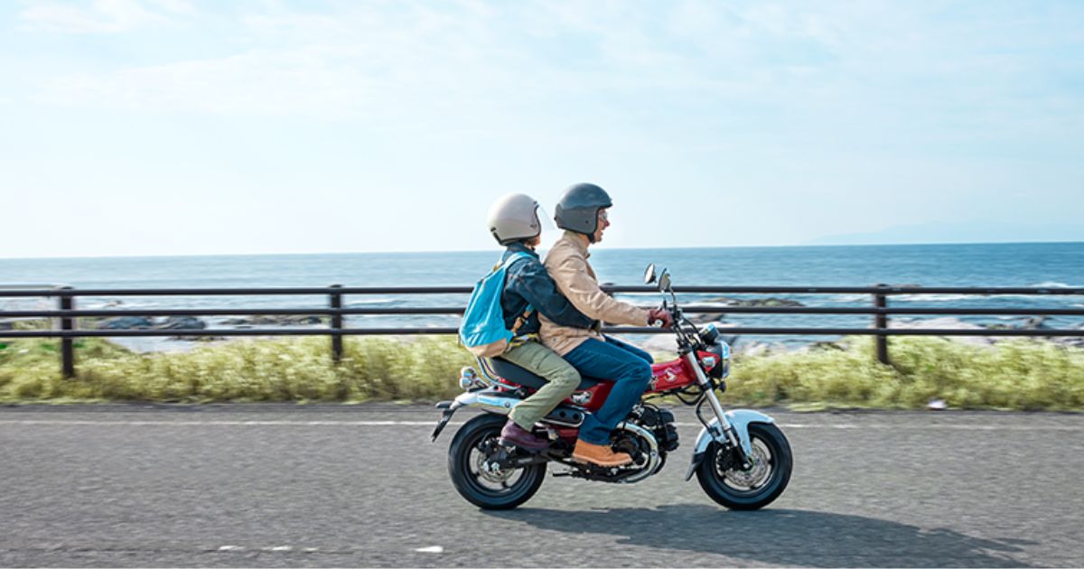バイクの子供二人乗りは何歳から？法律の盲点と違反を防ぐ安全装備
