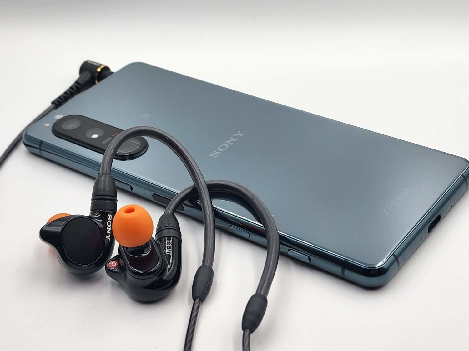 なぜ消えた？イヤホンジャック搭載スマホの真相と2026年最新機種