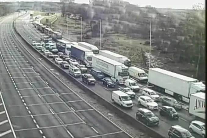 M25 Closed Following Two Lorries Colliding and Hitting Power Line