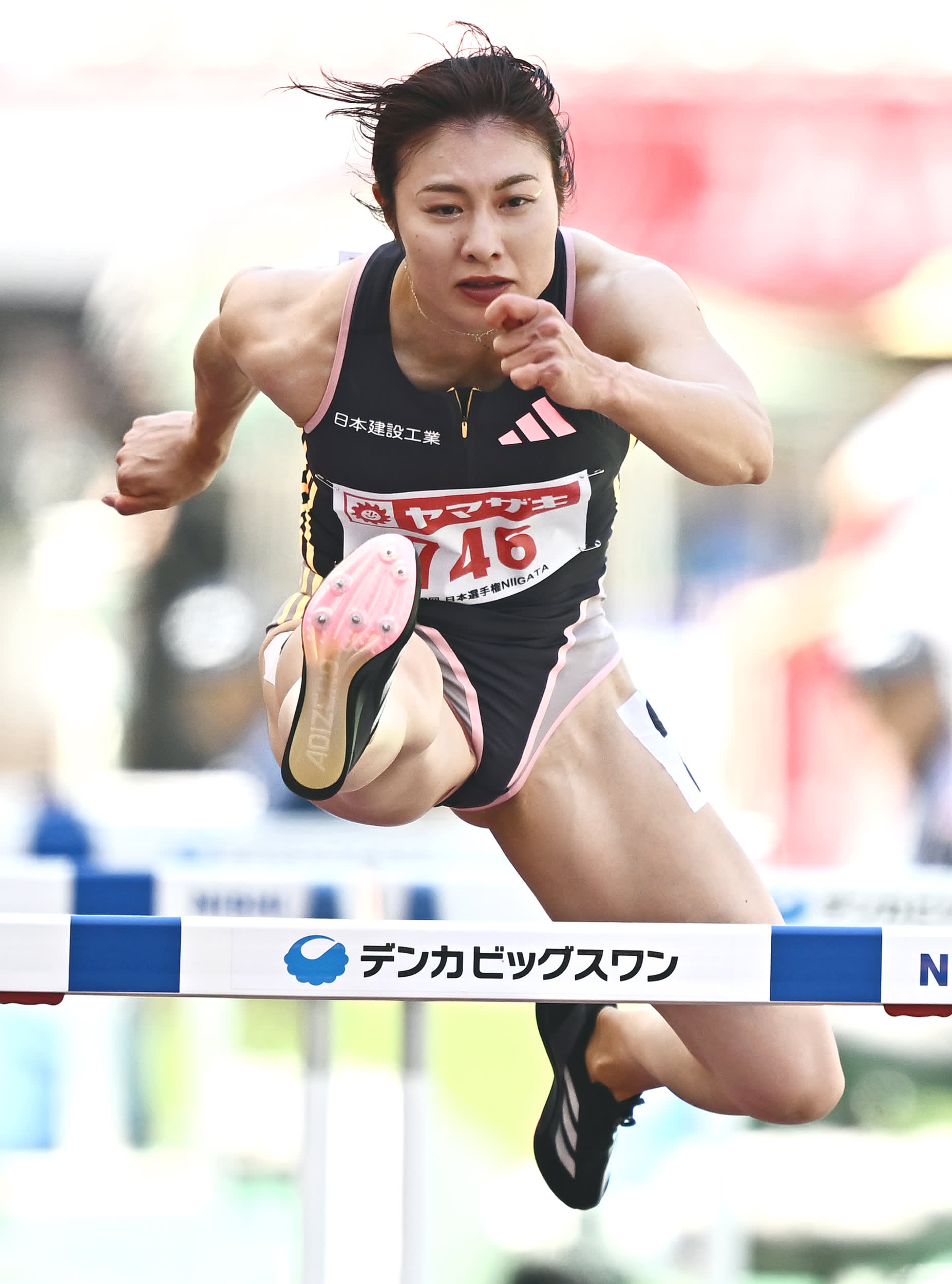 陸上女子ハードルはなぜ検索される？ユニフォームの秘密と画像規制の真相
