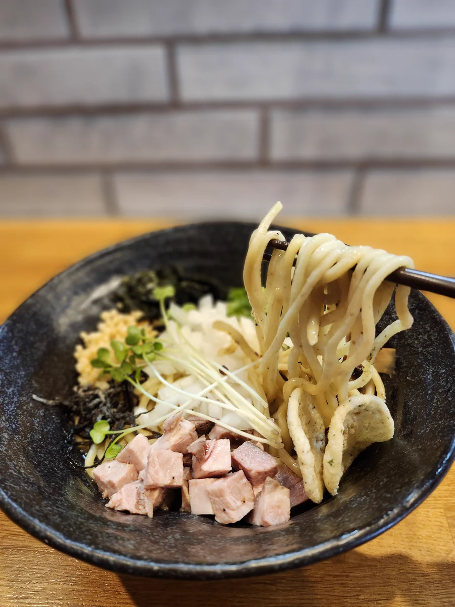 麺や結の人気の秘密とは？行列必至の看板メニューと混雑回避術
