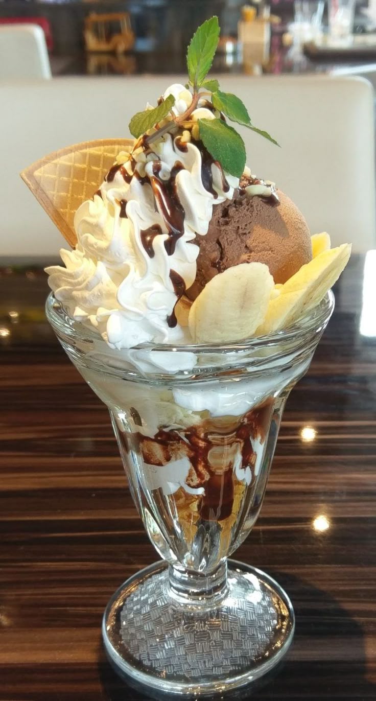 名店が隠す未公開レシピと構造美！至高のチョコレートパフェ最前線