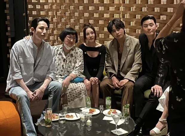 Bts v and 2Ne1 Dara