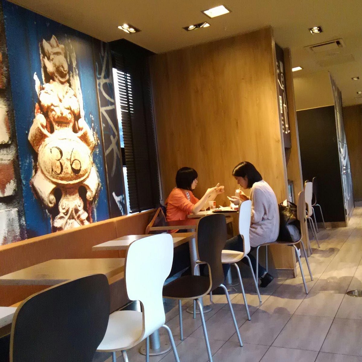マクドナルド水道橋外堀通り店の現在を徹底解剖！混雑や利便性の実態